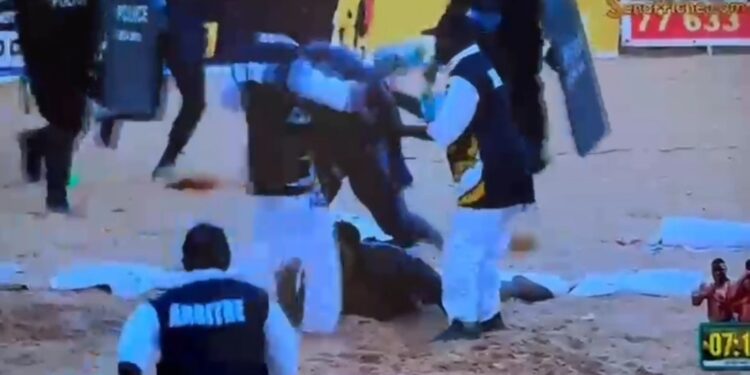 Lutte : Franc terrasse Eumeu SENE et continue son parcours sans faute