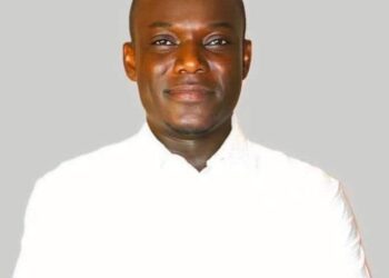 Engager une réflexion nationale approfondie sur le statut et les compétences des huit pôles-territoires