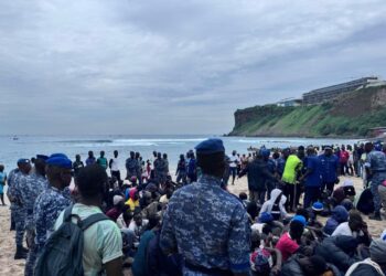 Immigration irréguliere : Une pirogue remplie de candidats à l’émigration accoste sur la plage de Ouakam