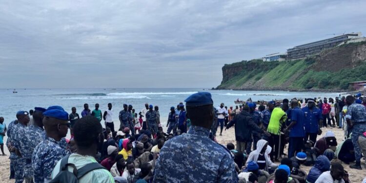 Immigration irréguliere : Une pirogue remplie de candidats à l’émigration accoste sur la plage de Ouakam