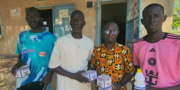 Kaolack : Mouvement pour une Citoyenneté Engagée MCE Jeriñ sa Askan donne des fournitures scolaires et des détergents aux écoles de la commune