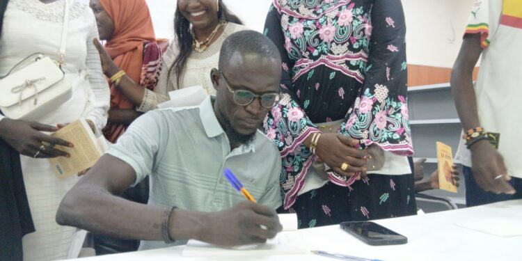 Cérémonie de dédicace : Mansour Niang publie son ouvrage sur la femme