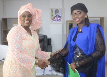 𝗣𝗮𝘀𝘀𝗮𝘁𝗶𝗼𝗻 𝗱𝗲 𝘀𝗲𝗿𝘃𝗶𝗰𝗲 𝗮𝘂 𝗙𝗼𝗻𝗱𝘀 𝗡𝗮𝘁𝗶𝗼𝗻𝗮𝗹 𝗱𝗲 Crédit 𝗽𝗼𝘂𝗿 𝗹𝗲𝘀 𝗙𝗲𝗺𝗺𝗲𝘀 : Kankou Thiam passe le témoin à Coura Sow