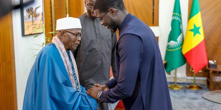 Palais : Le Khalife général de Léona Niassène, Serigne Cheikh Ahmed Tidiane Niass reçu en audience