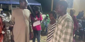 Kaolack : Serigne Mboup distribue des fournitures scolaires aux enfants des conseillers et agents municipaux