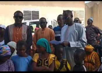 Ndramé Escale (Kaolack) : Momath Leye offre des kits scolaires à l’École Élémentaire de Bowé