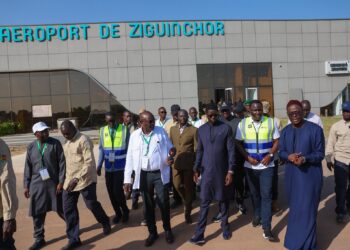 Tournée économique en Casamance : Bassirou Diomaye Faye visite l’aéroport de Ziguinchor