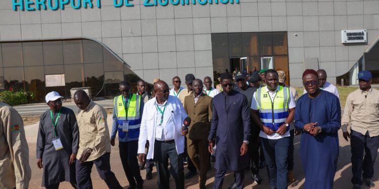 Tournée économique en Casamance : Bassirou Diomaye Faye visite l’aéroport de Ziguinchor