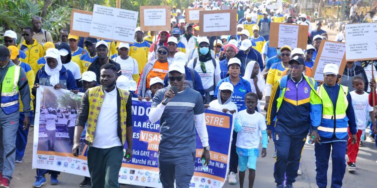 Randonnée pédestre : Des organisations de la société civile pour la défense des droits des migrants marchent pour la réciprocité dans la délivrance des visas