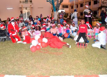 8e edition de la Fête des Tout Petits : Marguerite S. AYENA-GOH remet des cadeaux à plus de 150 enfants