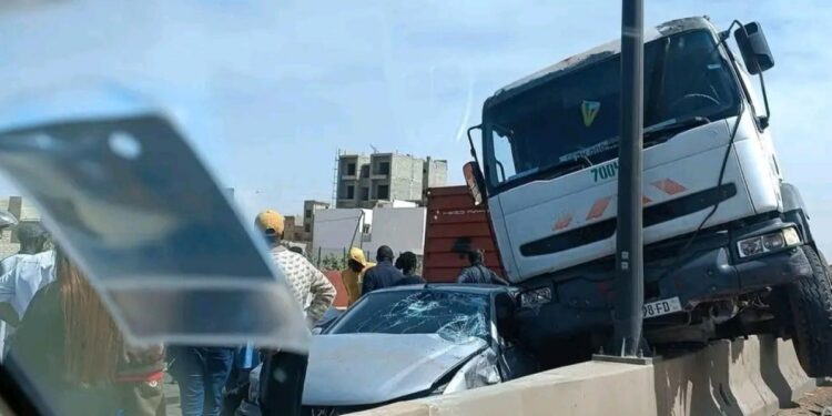 Autoroute à péage : Un container écrase un véhicule faisant 5 morts et 2 blessés
