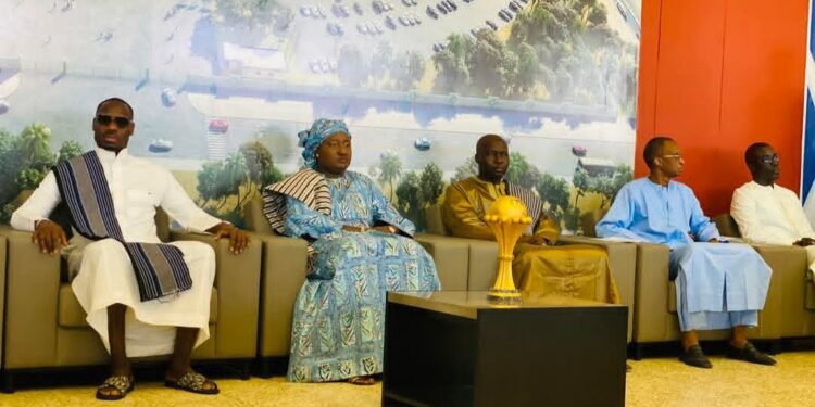 CAN 2025 : Le trophée présenté à la Nation au stade Léopold Sédar Senghor