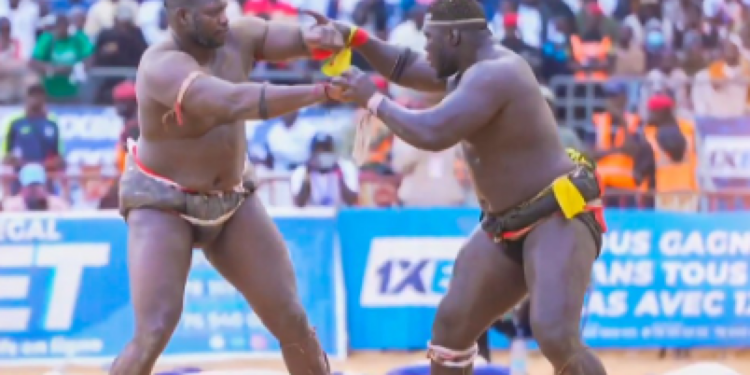 Lutte : 16e victoire de rang, Franc domine Tapha Tine et poursuit son ascension
