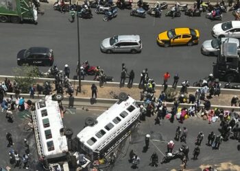 Drame sur l’autoroute : Un policier a perdu la vie et un autre a été grièvement blessé à proximité de l’école Mariama Niasse