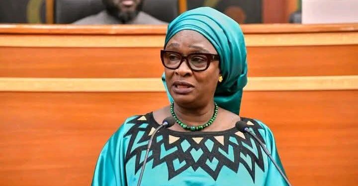 Justice : Yassine Fall alerte sur un déficit de 783 magistrats au Sénégal