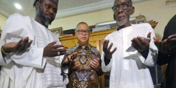 Diplomatie spirituelle : Cheikh Mahi Ibrahima Niass reçoit l’Ambassadeur d’Indonésie au Sénégal